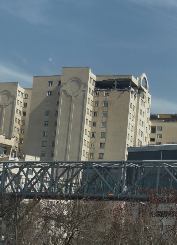 هدف قرار گرفتن خانه کسی در بلوار ارتش #تهرانتصاویر دریافتی با شرح