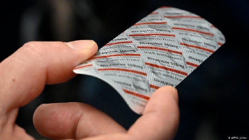 آزمایش درمان ٫کرونا با داروی #مالاریا در #برزیل به دلیل مرگ بیماران متوقف شد درمان بیماران کوئید۱۹ با دوز بالای داروی مالاریا می‌تواند در ضربان قلب اختلالات سنگین ایجاد کند. به همین دلیل، در پی مرگ ۱۱ بیمار مبتلا به کوئید۱۹ در برزیل، این آزمایش متوقف شد.dw_persian📡 @VahidOnline