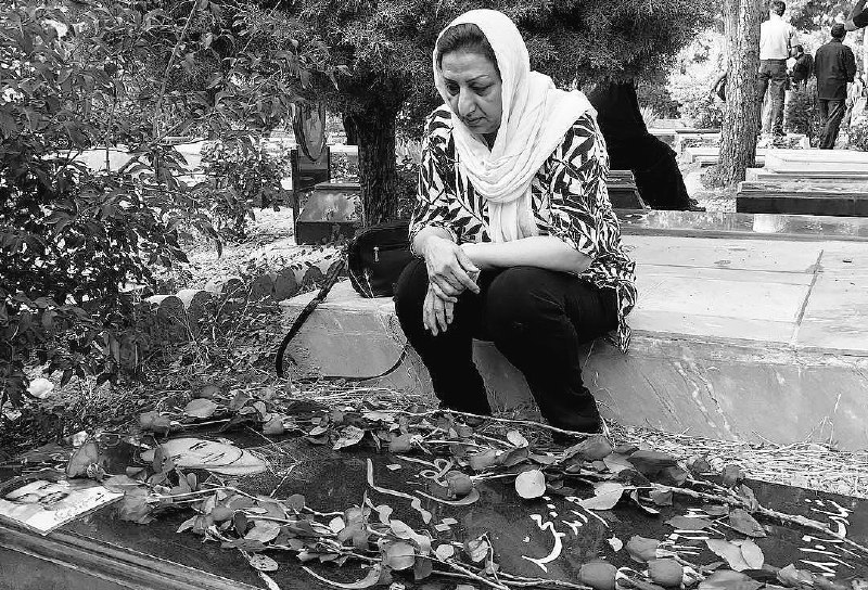 #شهناز_اکملی مادر #مصطفی_کریم‌بیگی به یکسال حبس تعزیری، ممنوع الخروجی و محرومیت از هرگونه عضویت در فضای مجازی [🤔] و گروه‌های سیاسی محکوم شدpourostad