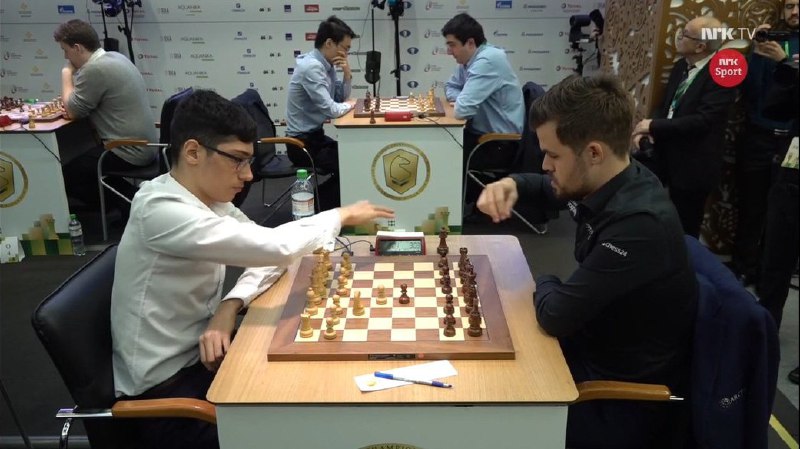 لحظاتی پیش/بازی برق‌آسای #فیروزجا دربرابر #ماگنوس_کارلسن. فیروزجا تا لحظه آخر پیروز بازی بود اما...Nr2ohbhjsjsnsbباورم نمیشه، سلطان شطرنج جهان رو لوله کرده بود اما وقت کم آورد!aidinfamilyگزارشگرها دست کوبیدن تو پیشونی و میگن خیلی غصه خوردنjadiمهدی رستم‌پور