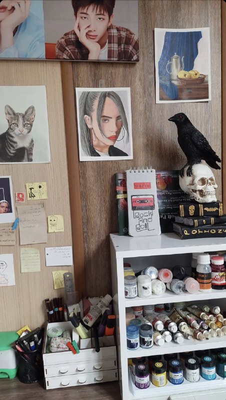 اتاق #آرمیتا_گراوندFSeifikaranماموران امنیتی، خانواده آرمیتا گراوند را برای تغییر زمان مراسم هفتم دخترشان، به شدت تحت‌ فشار قرار داده‌اند.یکی از نزدیکان خانواده گراوند به رادیو فردا گفت