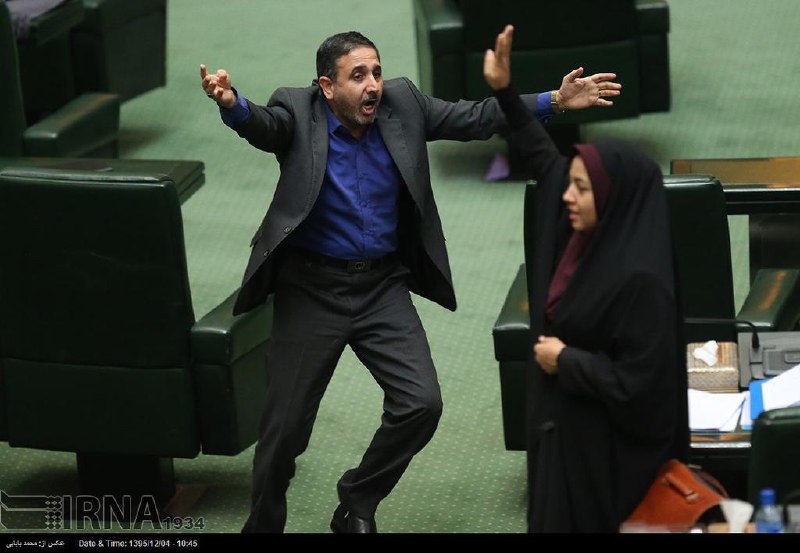 وقتی انگشت پات میخوره گوشه میز و یکی داره تست میکنه کولر روشنه یا نهcharlichapleen