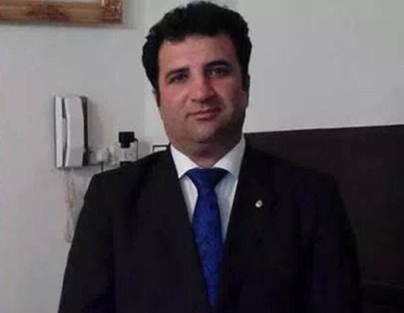 آقای #محمد_نجفی، وکیل دادگستری در اراک، که چهار روز پیش، ۸ فروردین با عفو از زندان آزاد شده بود، امروز ۱۲ فروردین ۱۳۹۸ دوباره دستگیر شد.آقای پیام درفشان، وکیل مدافع او در این باره به بنیاد عبدالرحمن برومند گفت