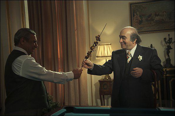 فرازی به غایت طاغوتی از سریال #معمای_شاهیک سیخ چنجه پای میز بیلیارد 