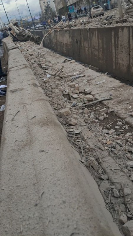 ⚠️ دو پیکر بی‌جان در عکس آخرتصاویر دریافتی از ساختمان‌های تخریب شده و خودرویی خسارات دیده با شرح