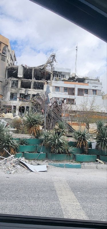 'ساختمانی که حدود ساعت ۲۳ دیشب در جنت‌آباد #تهران هدف قرار گرفت. از دید لاله غربی'تصاویر دریافتی از شهروندان، یکشنبه ۹ فروردینVahid📡 @VahidOnline'ساختمانی که حدود ساعت ۲۳ دیشب در جنت‌آباد #تهران هدف قرار گرفت. از دید لاله غربی'تصاویر دریافتی از شهروندان، یکشنبه ۹ فروردینVahid📡 @VahidOnline