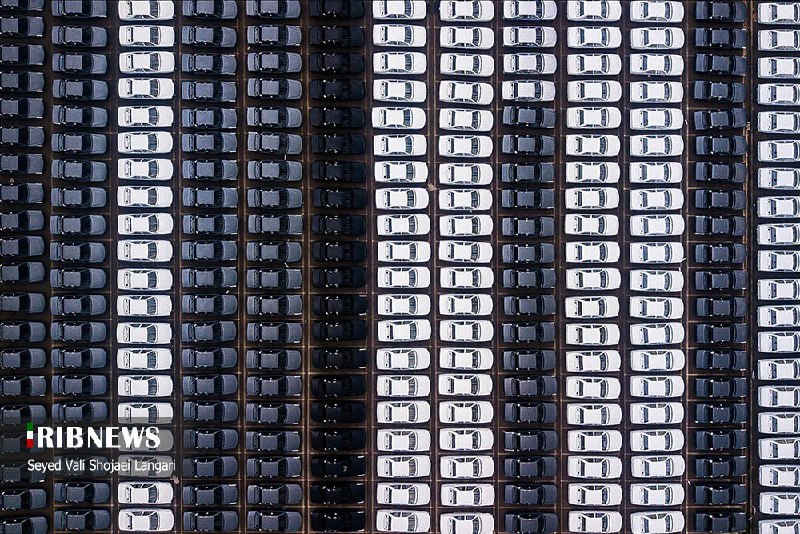 دپوی خودرو‌های #ایران‌خودرو #بابلعکس‌های سیدولی شجاعی لنگری#ایران_خودرو منتظر است تا پس از افزایش قیمت‌ها، این خودرو‌ها را با قیمت بالاتر ترخیص کند. EbrahimHeidariتو این سازوکار نظارتی، شاید صدها دستگاه خودروی دپو شده رویت نشه، اما کافیه تو یکی از این‌ ماشین‌ها بشینی و روسریت بیفته.. به شدت رویت میشیHaniyehMovahedآپدیت