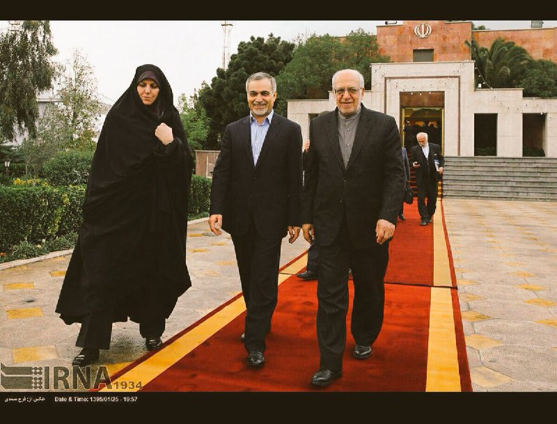 به نظرم یکی از بهترین روایت‌ها درباره وضعیت حضور #وزیرزن در کابینه دولت از نگاه دوربین فرج صمدی است؛ مختصر و دقیق! kevinmiston