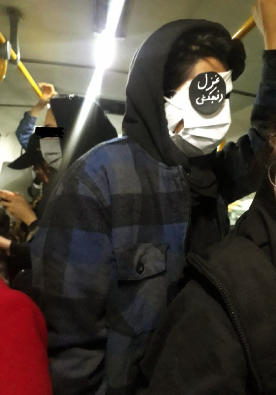 'برای چشمان #غزل_رنجکش، دختر جوان اهل بندرعباس که در اثر شلیک گلوله ساچمه‌ای به دست نیروهای حکومتی بینایی چشم راست خود را از دست داده. تهران، ۳ آذر'Vahidغزل رنجکش