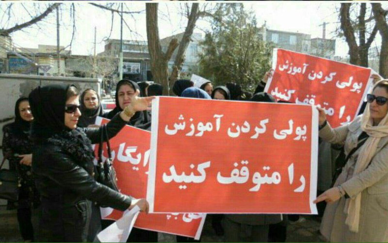 فقط می‌گویند #معلمان برای معیشتشان آمدند. ولی پیام آنها فراتر و گسترده‌تر از این بود. حق اساسی #آموزش_رایگان برای بچه‌های همه مردم.ZahraAyatollahi