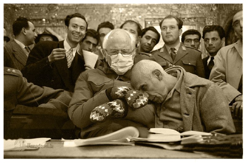 عکسی از حضور سناتور #برنی_سندرز و لباسش در مراسم تحلیف جو بایدن چند روزه که سوژه شبکه‌های اجتماعی است.عکس رو با تصاویری از وقایع و مکان‌های مختلف یا با عکس‌های تاریخی ترکیب می‌کنند