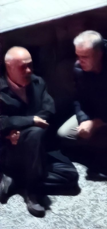 'احمد رونقی که هفته گذشته جلوی زندان اوین سکته کرده بود و در سی‌سی‌یو بستری بود، الان بیرون بیمارستان دی نگران حال پسرش #حسین_رونقی است.'Vahid📡 @VahidOnline'احمد رونقی که هفته گذشته جلوی زندان اوین سکته کرده بود و در سی‌سی‌یو بستری بود، الان بیرون بیمارستان دی نگران حال پسرش #حسین_رونقی است.'Vahid📡 @VahidOnline