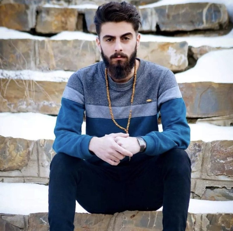 #هومن_عبداللهی جوان ۲۱ ساله اهل #سنندج که در جریان مقاومت مردمی شامگاه چهارشنبه ۱۶ آذر ۱۴۰۱ در محله حسن‌آباد با شلیک مستقیم نیروهای حکومتی مجروح شده بود، در اثر شدت جراحات وارده جان باخت.HengawO📡 @VahidOnline