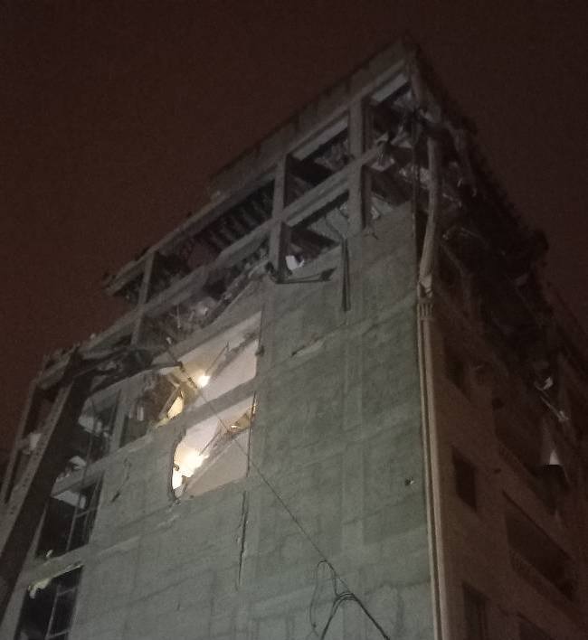 حمله به یک ساخمان در #ارومیهعکس منتشر شده در منابع حکومتی📡 @VahidOnline