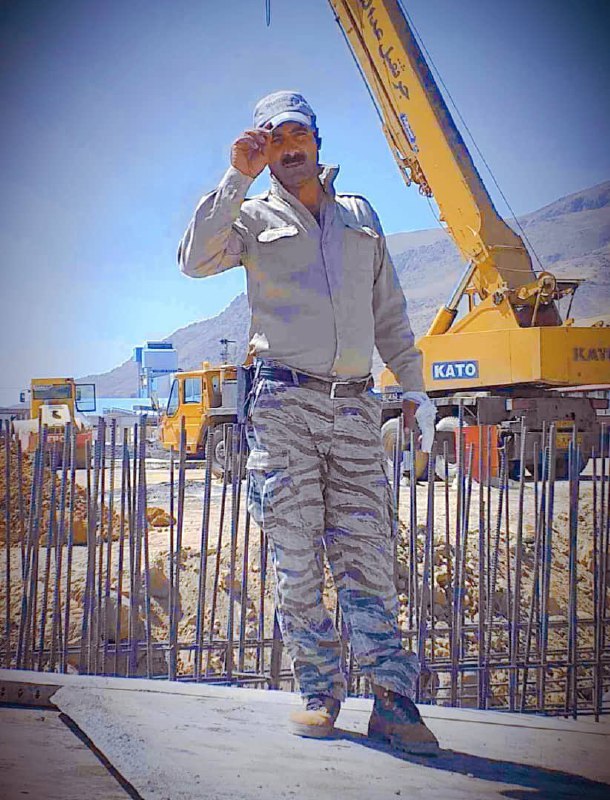 بنا به اطلاع شبکه حقوق بشر کردستان، روز گذشته ۱۳ دی، بهروز شفیق دوست، پدر #نیما_شفق‌دوست در اثر سکته قلبی در ارومیه درگذشت. او پس از کشته شدن فرزندش توسط نیروهای امنیتی در جریان اعتراضات مردمی تحت فشار مجبور شد دلیل مرگ فرزندش را «عفونت زخم ناشی از حمله و گازگرفتگی سگ» اعلام کند. KurdistanHRN, 1500tasvir📡 @VahidOnlineبنا به اطلاع شبکه حقوق بشر کردستان، روز گذشته ۱۳ دی، بهروز شفیق دوست، پدر #نیما_شفق‌دوست در اثر سکته قلبی در ارومیه درگذشت. او پس از کشته شدن فرزندش توسط نیروهای امنیتی در جریان اعتراضات مردمی تحت فشار مجبور شد دلیل مرگ فرزندش را «عفونت زخم ناشی از حمله و گازگرفتگی سگ» اعلام کند. KurdistanHRN, 1500tasvir📡 @VahidOnline