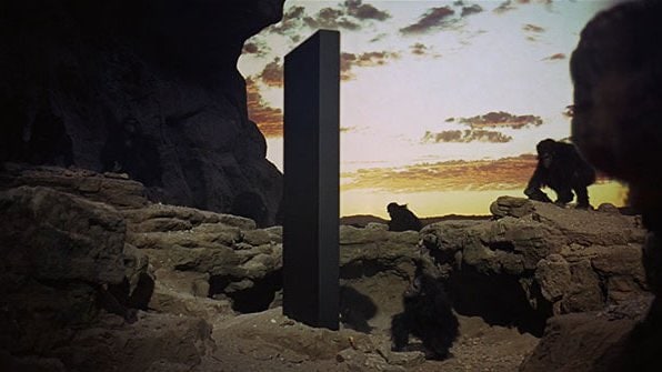 1️⃣,2️⃣ حالا در این هیری‌ویری وسط بیابان‌های ایالت #یوتا این تکه فلز پیدا شده که هنوز معلوم نیست کی آن‌جا نصبش کرده. یک طوری که انگار از فیلم #اودیسه_فضایی ٢٠٠١ افتاده باشه بیرون!HadiNiliزیست‌شناسان حیات وحش یوتای آمریکا، وقتی سوار هلیکوپتر بودند تا یک سرشماری روتین از نوع گوسفند شاخ‌دراز منطقه را انجام بدهند، متوجه چیز عجیبی شدند