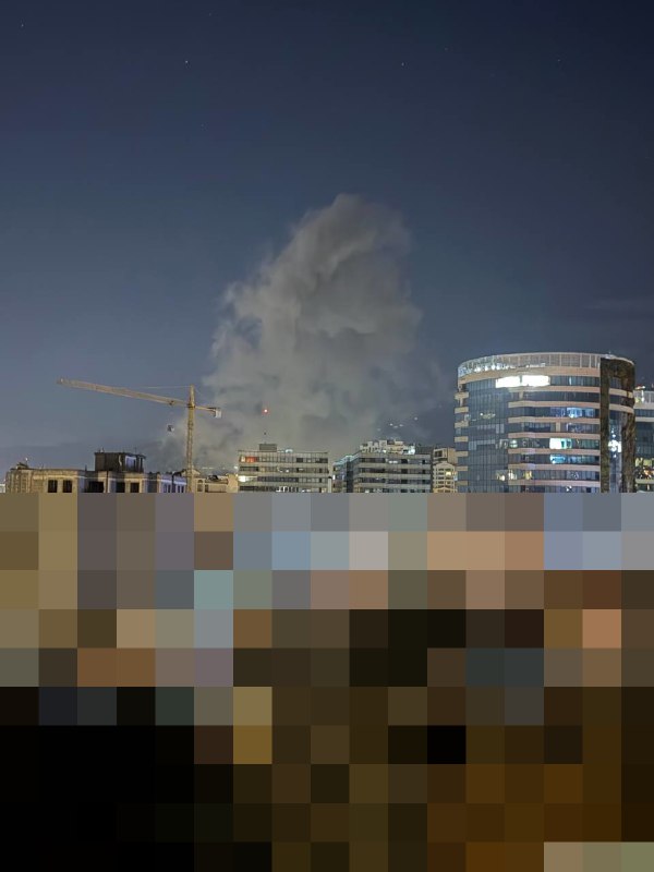 'سمت نیاوران #تهران، سه راه یاسر ۷ یا ۸ تا انداختند'عکس دریافتی با شرح بالا، بامداد سه‌شنبه ۲۶ اسفندVahid📡 @VahidOnline