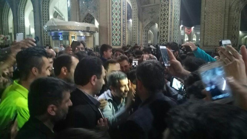 #احمدی‌نژاد در #حرم_امام_رضا دیده شد.Hamidm72