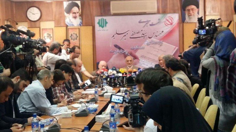 مصطفی #میرسلیم در ابتدای اولین نشست خبری خود به عنوان نامزد #انتخابات ریاست جمهوری به #زبان #فرانسوی سخن گفت ATahmasebizadeh