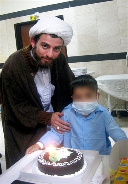 #کمیل_نظافتی سال ۹۲ نیز کلیه خود را به یک کودک ۸ ساله که خانواده‌اش توان پرداخت هزینه پیوند کلیه نداشت اهدا کرد. SadraMohaqeq