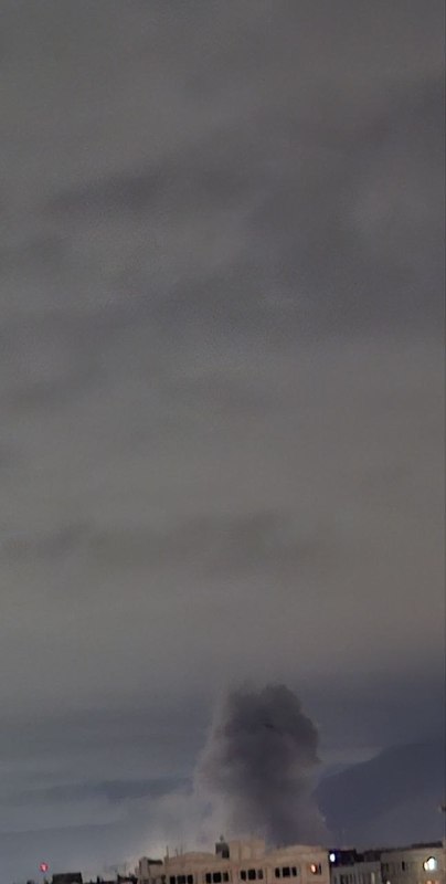 تصاویر دریافتی از انفجارهای حمله ساعت ۳ سمت چیتگر در غرب #تهران جمعه ۷ فروردینVahid📡 @VahidOnlineتصاویر دریافتی از انفجارهای حمله ساعت ۳ سمت چیتگر در غرب #تهران جمعه ۷ فروردینVahid📡 @VahidOnline