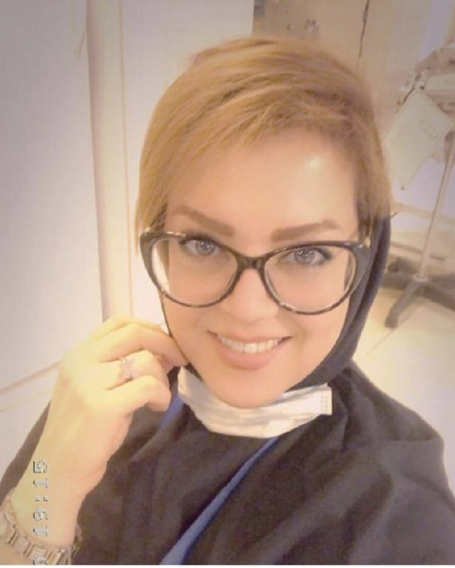 #مهشید_گودرز، پرستار بخش #کرونا در #بیمارستان_لقمان #تهران بر اثر ابتلا به کرونا #درگذشت. ‌خانم گودرز هنگام مرگ ۷ ماهه باردار بود، اما پزشکان موفق شدند نوزاد او را به دنیا بیاورند. مهرداد بابایی، رئیس اورژانس البرز، گفته است خانم گودرز ساکن کرج بود و بعد از ابتلا به کرونا در بیمارستان امام علی بستری شد. ‌به گفته آقای بابایی، فرزند او هم‌اکنون در بخش مراقبت‌های ویژه نگه‌داری می‌شود.bbcpersianدر پی فوت مهشید گودرز، پرستار باردار استان البرز بر اثر ابتلا به کرونا، نایب رییس شورای عالی نظام پرستاری اعلام کرد پرستارانی که دچار بیماری‌های خاص و صعب العلاج هستند و در گروه‌های پر خطر قرار دارند، نباید در بخش کرونا کار کنند. IranIntlیعنی باید یه نفر کشته می شد تا اینا شعورشون به این قانون برسه 