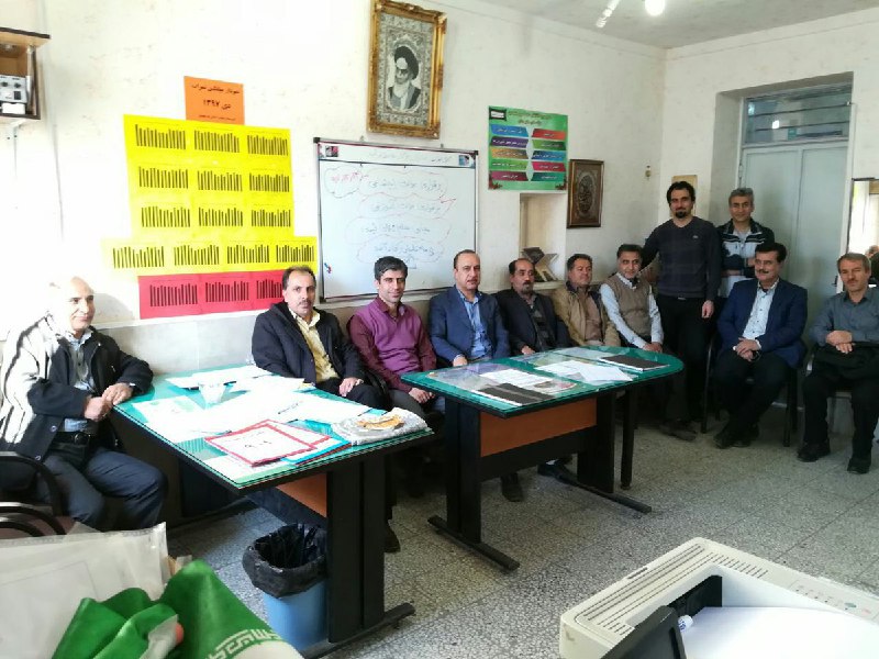 امروز سه شنبه ۱۴ اسفند ۱۳۹۷، جمعی از #معلمان برای سومین روز در مدارس استانهای البرز، کردستان، تهران، همدان، کرمانشاه، یزد، آذربایجان غربی، آذربایجان شرقی، قزوین و اصفهان دست به #تحصن زدند.#تحصن_سراسری_معلمان hra_news - AhmadMedadiصدیقه پاک‌ضمیر در این یادداشت از حقوق دریافتی معلمان حق‌التدریسی، که به طور تقریبی یک سوم معلمان رسمی و پیمانی است، و شرایط کاری سخت‌ آن‌ها میگوید. #اعتصاب_سراسری_معلمانmeidaandotcom📡 @VahidOnlineامروز سه شنبه ۱۴ اسفند ۱۳۹۷، جمعی از #معلمان برای سومین روز در مدارس استانهای البرز، کردستان، تهران، همدان، کرمانشاه، یزد، آذربایجان غربی، آذربایجان شرقی، قزوین و اصفهان دست به #تحصن زدند.#تحصن_سراسری_معلمان hra_news - AhmadMedadiصدیقه پاک‌ضمیر در این یادداشت از حقوق دریافتی معلمان حق‌التدریسی، که به طور تقریبی یک سوم معلمان رسمی و پیمانی است، و شرایط کاری سخت‌ آن‌ها میگوید. #اعتصاب_سراسری_معلمانmeidaandotcom📡 @VahidOnline