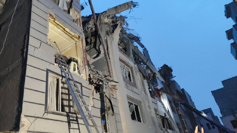 یک ساختمان در محله ۱۳ آبان #تهران کوچه مهر ۲ ساعت ۴