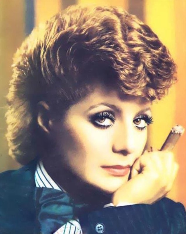 اونی که می‌خوند