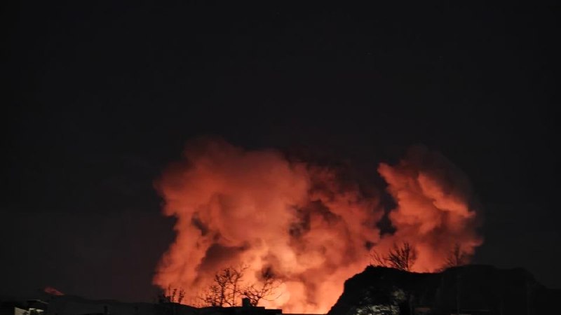 شهروندان از #اصفهان خبر از انفجارهای سنگین در ساعت ۲ بامداد می‌دهند.تصاویر دریافتی، سه‌شنبه ۱۱ فروردینVahid📡 @VahidOnlineشهروندان از #اصفهان خبر از انفجارهای سنگین در ساعت ۲ بامداد می‌دهند.تصاویر دریافتی، سه‌شنبه ۱۱ فروردینVahid📡 @VahidOnline