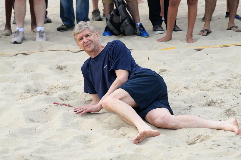 این عکس «آرسن #ونگر» هم دیروز سوژه #کپشن نویسی توییتر بوده