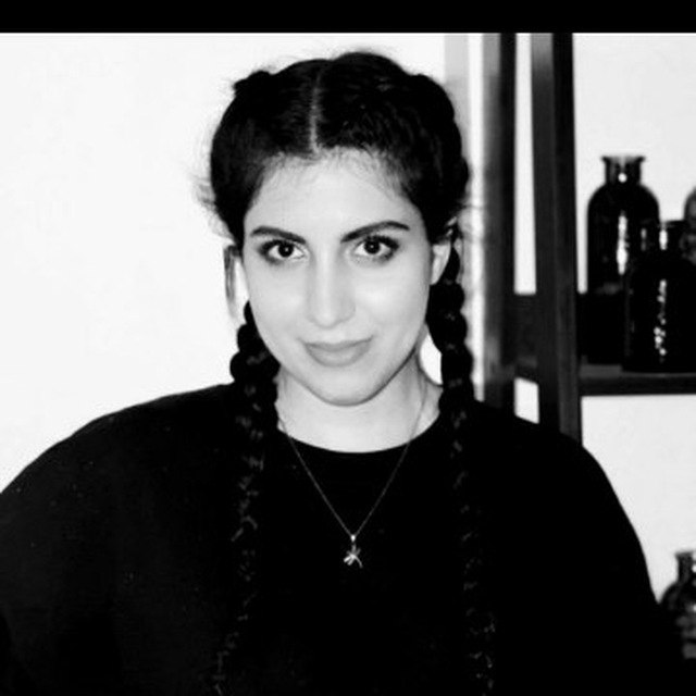 رفیقمان #مریم_وحیدیان دیشب در مراسم تولدش با ورود نیروهای امنیتی به منزلش بازداشت شد. نیروهای امنیتی لپتاپ و موبایل او و مهمانها را نیز با خود برده‌اند. FaridLotfabadiمریم وحیدیان، روزنامه‌نگار کارگری توسط نیروهای اطلاعات سپاه بازداشت شدRadioZamanehفدراسیون بین‌المللی روزنامه‌نگاران بازداشت رضا اسدآبادی، خبرنگار حوزه کارگری خبرگزاری ایلنا، را تایید کرد و اعلام کرد ماموران اطلاعات سپاه او را در روز چهارشنبه دوم آذرماه به مکان نامعلومی منتقل کرده‌اند IranIntl📡 @VahidOnlineرفیقمان #مریم_وحیدیان دیشب در مراسم تولدش با ورود نیروهای امنیتی به منزلش بازداشت شد. نیروهای امنیتی لپتاپ و موبایل او و مهمانها را نیز با خود برده‌اند. FaridLotfabadiمریم وحیدیان، روزنامه‌نگار کارگری توسط نیروهای اطلاعات سپاه بازداشت شدRadioZamanehفدراسیون بین‌المللی روزنامه‌نگاران بازداشت رضا اسدآبادی، خبرنگار حوزه کارگری خبرگزاری ایلنا، را تایید کرد و اعلام کرد ماموران اطلاعات سپاه او را در روز چهارشنبه دوم آذرماه به مکان نامعلومی منتقل کرده‌اند IranIntl📡 @VahidOnline