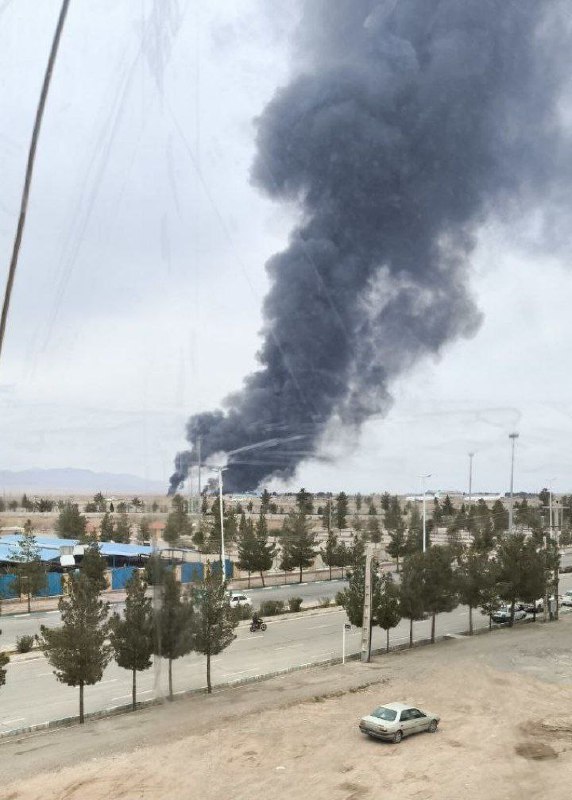 تصاویر دریافتی با شرح 'حمله قبل از ظهر به فرودگاه #کرمان'در پیام‌ها و منابع مختلفی نوشتند که گویا مخزن سوخت هدف گرفته شده.سه‌شنبه ۱۹ اسفندVahid📡 @VahidOnlineتصاویر دریافتی با شرح 'حمله قبل از ظهر به فرودگاه #کرمان'در پیام‌ها و منابع مختلفی نوشتند که گویا مخزن سوخت هدف گرفته شده.سه‌شنبه ۱۹ اسفندVahid📡 @VahidOnline