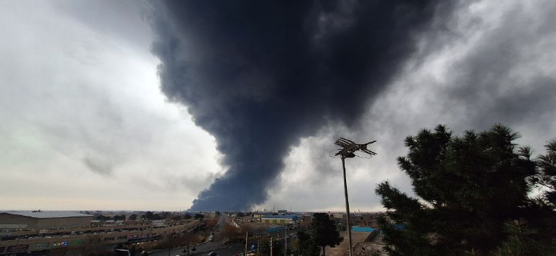 بعضی از تصاویر دریافتی از 'آتش‌شوزی حمله شب گذشته به انبار نفت اقدسیه در انتهای بزرگراه ارتش در شرق #تهران'Vahidعکس‌های شب مربوط به دیشب هستند.📡 @VahidOnlineبعضی از تصاویر دریافتی از 'آتش‌شوزی حمله شب گذشته به انبار نفت اقدسیه در انتهای بزرگراه ارتش در شرق #تهران'Vahidعکس‌های شب مربوط به دیشب هستند.📡 @VahidOnline