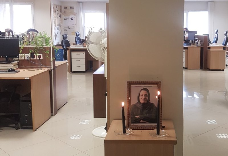 #شیده_لالمی، روزنامه‌نگار و دبیر اجتماعی روزنامه #همشهری #درگذشت.SaeedBarabadiخانواده مطبوعات یکی از بهترین خبرنگاران خود را از دست داد. شیده، قلمی توانا و نگاهی دقیق به موضوعات اجتماعی داشت.hassanzohouriبه‌حدی تلخ، دردناک و باورنکردنیه که شاید بهترین کار سکوته ولی همین هم نشدنیه.این چندسال با هر خبر مهمی در حوزه اجتماعی، سریع یاد گزارش‌های شیده می‌افتادم؛ چه گزارش‌هایی.mbagherzadeh1روزنامه‌نگاری که درباره انفعال رسانه‌ها در حوادث #آبان۹۸ سکوت نکرد و گزارش داد، #شیده_لالمی درگذشت. تسلیت به روزنامه‌نگاران ایرانی.NaeimehDoustdarفقدان شیده ضربه بزرگی برای #روزنامه‌نگاری است؛ چون دغدغه داشت و فکر می‌کرد.samadbeygiچند گزارش از #شیده_لالمی