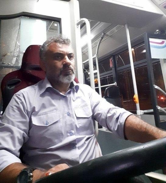 کارگر عضو #سندیکای_شرکت_واحد #شلاق خورد#رسول_طالب_مقدم، کارگر بازنشسته سندیکای شرکت واحد که در روز جهانی کارگر سال گذشته بازداشت شده بود، پس از احضار به دادسرای اوین، ۷۴ ضربه شلاق تحمل کرد و به قرنطینه زندان اوین منتقل شد.dw_persian#روز_کارگر #کارگران #کارگر📡 @VahidOnline