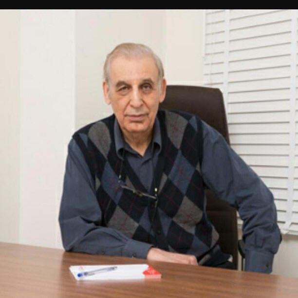 عکس اون #نسخه سال۶۱ رو که گذاشتم، یکی تماس گرفت عکس الان پزشکی که اون نسخه رو نوشته بود فرستاد.دکتر #حبیب_انصارینt.co/OVXa9dinag📡 @VahidOnline