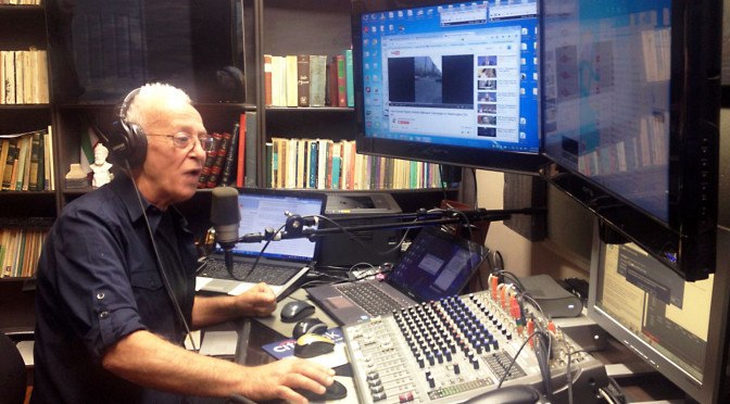 #سعید_قائم‌مقامی گوینده سرشناس رادیو، مدیر پیشین رادیو تهران و شاعر در لس‌آنجلس #درگذشت.آقای قایم‌مقامی دو هفته به دلیل سکته مغزی در بیمارستان بستری شده بود. سعید قایم‌مقامی در سال ۱۳۴۱ کار خود را پس از پایان دوران دبیرستان، با گزارشگری برای رادیو صدای ایران آغاز کرد و سپس با تاسیس تلویزیون، به عنوان یکی از نخستین گویندگان تلویزیون در ایران به آن پیوست. آقای قا‌یم‌مقامی در دهه پنجاه خورشیدی به سمت مدیریت در رادیو و تلویزیون ملی ایران منتصب شد و چندین ایستگاه رادیو و تلویزیونی در سراسر ایران افتتاح کرد که از آن جمله رادیوی ۲۴ ساعته اف‌ام تهران بود.سعید قایم‌مقامی پس از انقلاب اسلامی دستگیر و زندانی شد و در سال ۱۳۶۷ ایران را ترک کرد. او در لس‌آنجلس در ایستگاه‌های رادیویی مختلف از جمله رادیو صدای ایران کار خود را ادامه داد.سعید قایم‌مقامی قریحه ترانه‌سرایی هم داشت و از جمله ترانه #مرد_تنهای_شب را برای حبیب سروده بود.bbcpersian📡 @VahidOnline#سعید_قائم‌مقامی گوینده سرشناس رادیو، مدیر پیشین رادیو تهران و شاعر در لس‌آنجلس #درگذشت.آقای قایم‌مقامی دو هفته به دلیل سکته مغزی در بیمارستان بستری شده بود. سعید قایم‌مقامی در سال ۱۳۴۱ کار خود را پس از پایان دوران دبیرستان، با گزارشگری برای رادیو صدای ایران آغاز کرد و سپس با تاسیس تلویزیون، به عنوان یکی از نخستین گویندگان تلویزیون در ایران به آن پیوست. آقای قا‌یم‌مقامی در دهه پنجاه خورشیدی به سمت مدیریت در رادیو و تلویزیون ملی ایران منتصب شد و چندین ایستگاه رادیو و تلویزیونی در سراسر ایران افتتاح کرد که از آن جمله رادیوی ۲۴ ساعته اف‌ام تهران بود.سعید قایم‌مقامی پس از انقلاب اسلامی دستگیر و زندانی شد و در سال ۱۳۶۷ ایران را ترک کرد. او در لس‌آنجلس در ایستگاه‌های رادیویی مختلف از جمله رادیو صدای ایران کار خود را ادامه داد.سعید قایم‌مقامی قریحه ترانه‌سرایی هم داشت و از جمله ترانه #مرد_تنهای_شب را برای حبیب سروده بود.bbcpersian📡 @VahidOnline