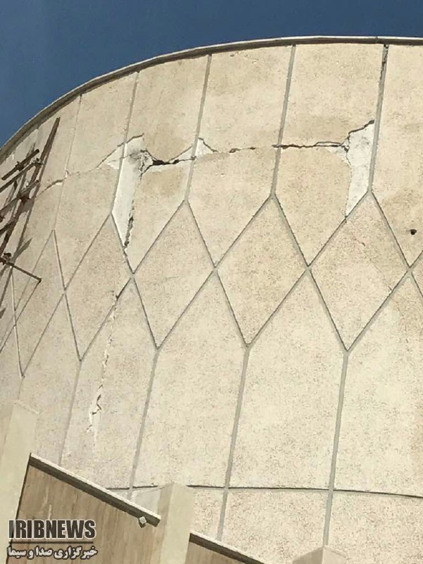 امروز #سی‌سخت ۵.۲ ریشتر لرزیده. دودغلیظی در ارتفاعات دنا پدیدارشده و تاالان ۴۰مصدم داشته. این تصویر بیمارستان شهید جلیل یاسوجه که هنوز افتتاح نشده!javadheydarian t.co/7CPluclayW#زلزله@VahidOnline