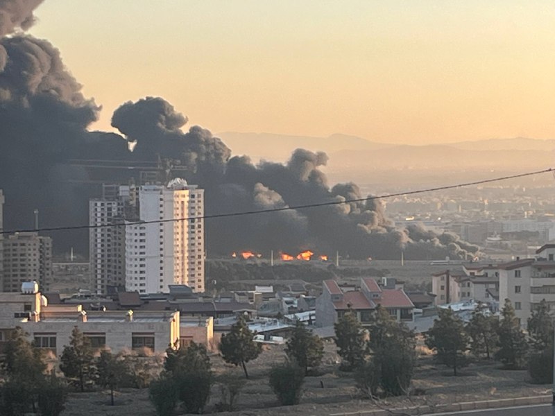 حجم عظیم دود سیاه و آتش‌سوزیعکس دریافتی با شرح