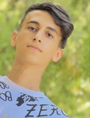 #بهاالدین_ویسی  ۱۶ ساله پسر حاج عبدالله ویسی صاحب پاساژ صلاح الدین جوانرود امشب ۲۹ آبان در اعتراضات #جوانرود با شلیک مستقیم نیروهای امنیتی رژیم کشته شد. Mohamad99209625, kurdpa_farsi, 1500tasvirکسی که این استوری را در #جوانرود گذاشته اسمش نجم‌الدین ویسی‌ست. ترجمه‌