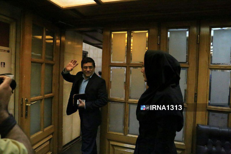 در آخرین جلسه #شورای_شهر چهارم پس ازورود #قالیباف #حافظی صحن را ترک کرد/ گفت