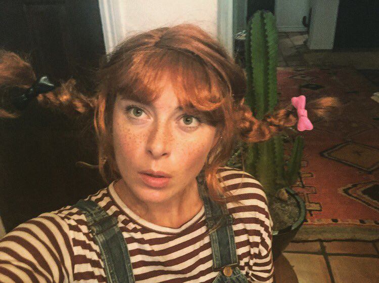 ماریا #شاراپووا برای #هالووین خودش را به شکل #پی‌پی_جوراب‌بلند درآورده اما وب‌سایت‌های ایرانی از روی دست هم کپی می‌کنند #جودی_ابوت! twitter.com/samadbeygi/status/793078089009987584📡 @VahidOnline