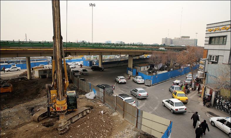 کارشناسان معاونت فنی وعمرانی پل‌های حافظ،پل چوبی،آزمایش،گیشاوکریمخان رابررسی کردند.برای شهرداری تهران محرزشدکه باید با #پل_گیشا خداحافظی کرد Roozarooznews