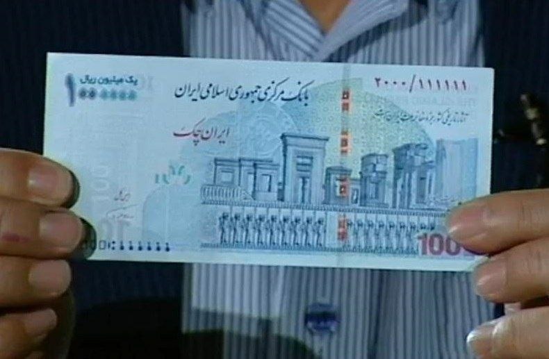 رئیس #بانک_مرکزی ایران در یک برنامه تلویزیونی از ۱۰۰ هزار تومانی جدید رونمایی کرد. #عبدالناصر_همتی با اشاره به اینکه چهار صفر این ۱۰۰ هزار تومانی (یک میلیون ریالی) کم رنگ‌تر از دو صفر دیگر، در گوشه بالای آن درج شده است تاکید کرد که این اقدام برای حذف چهار رقم از پول ملی انجام شده است.با این حال در گوشه پایین چک پول ۱۰۰ هزار تومانی، تنها رقم ۱۰۰ درج شده است.euronews_pe#صدهزارتومنی #چک‌پول #ایران‌چک #اسکناس📡 @VahidOnline