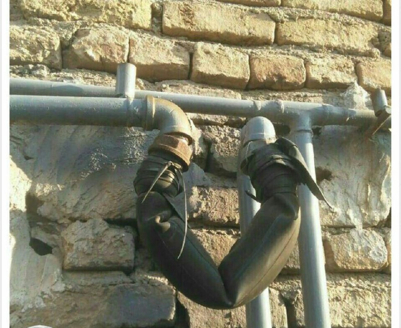 پول #گاز نداده اومدن #کنتور ش رو کندند بردند با تیوب وصلش کردهاون‌وقت ما رو از تحریم می‌ترسونندkharabatii