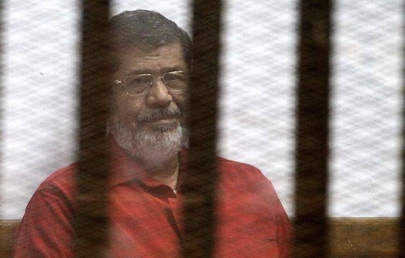 تلویزیون #مصر اعلام کرد محمد #مرسی، رئیس‌جمهوری سابق این کشور در دادگاه درگذشت. 🇪🇬mehranioبر اساس اطلاعات منتشر شده در تلویزیون دولتی مصر، محمد مرسی بعد از درخواست از قاضی برای پاسخ به اتهامات مطرح شده علیه وی درباره جاسوسی، بر اثر سکته قلبی درگذشت.SFallahpour📡 @VahidOnline