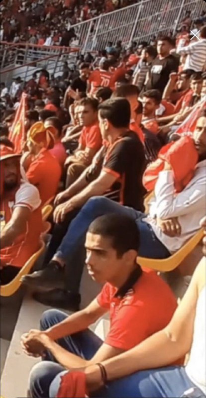 برای #محسن_محمدپور که حتی یک صندلی خالی استادیوم هم سهمش نبود!#آبان۹۸#نه_میبخشیم_نه_فراموش_میکنیمBihoodebidarنامش محسن بود، فامیلش محمدپور بود، ۱۷ ساله بود، کارگر بود، خرمشهری بود، چند روز در کما بود، حالا دیگر نیست، حالا او مرده است، حالا او کشته شده است، او را کشتند، در #آبان۹۸ کشتند، در فلکه دروازه‌ی خرمشهر کشتند...t.me/VahidOnline/34933