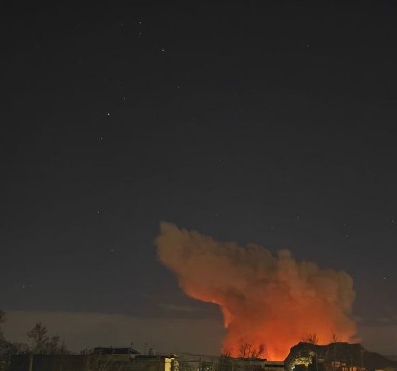 شهروندان از #اصفهان خبر از انفجارهای سنگین در ساعت ۲ بامداد می‌دهند.تصاویر دریافتی، سه‌شنبه ۱۱ فروردینVahid📡 @VahidOnlineشهروندان از #اصفهان خبر از انفجارهای سنگین در ساعت ۲ بامداد می‌دهند.تصاویر دریافتی، سه‌شنبه ۱۱ فروردینVahid📡 @VahidOnline