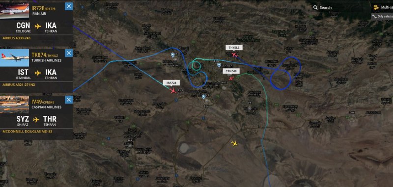 AuroraIntelبه نظر میرسه پرواز ترکیش روی تهران در حال نشستن بوده که بهش گفتن لغو کنه و بره شرق تهران منتظر بمونه.A_z_imعجیبه که پرواز کلن-تهران ایران‌ایر بعد از یکم چرخیدن نزدیک فرودگاه امام، داره لندینگ می‌کنه ولی پرواز ترکیش داره افزایش ارتفاع میده و دور میشه. یه چیزی درست نیست این وسط.KansasBarret🔻آپدیت